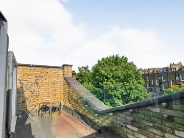 Flat for sale in Caledonian Road - Equipped kitchen