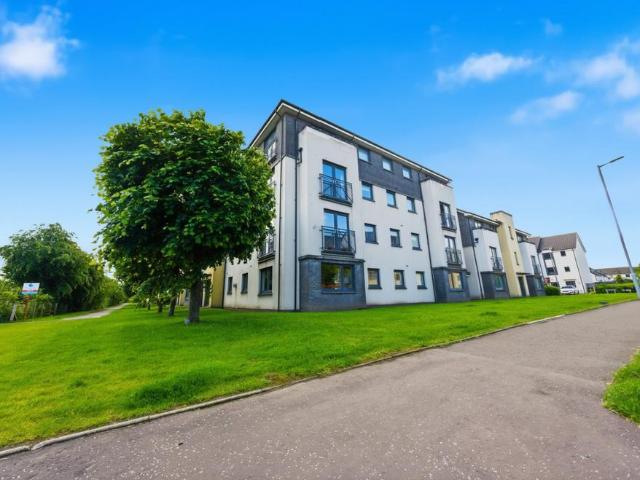 3 bedroom flat for sale