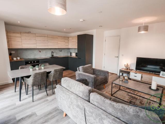 3 bedroom flat for sale
