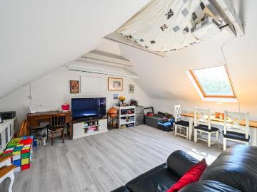 3 bedroom flat for sale