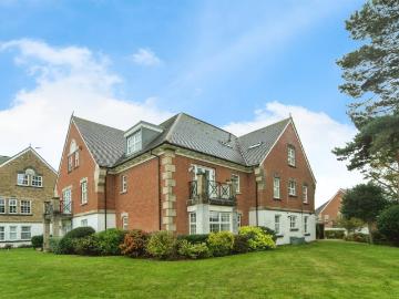 3 bedroom flat for sale