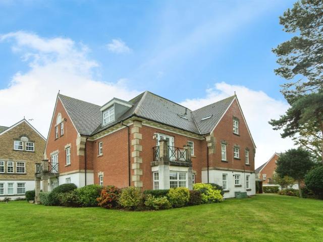 3 bedroom flat for sale