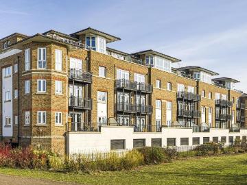 3 bedroom flat for sale