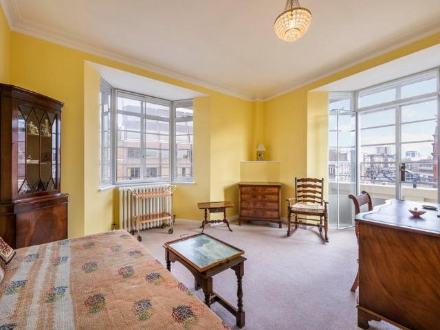 3 bedroom flat for sale