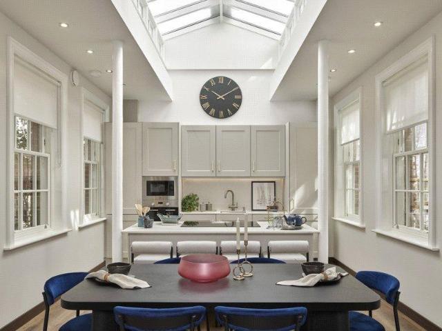 3 bedroom flat for sale