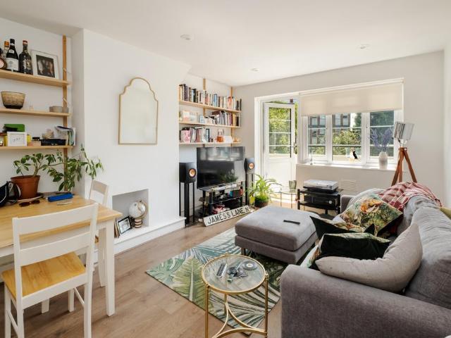 3 bedroom flat for sale