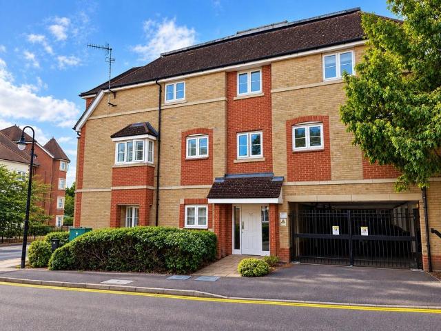 3 bedroom flat for sale