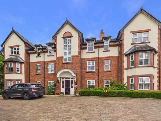 3 bedroom flat for sale
