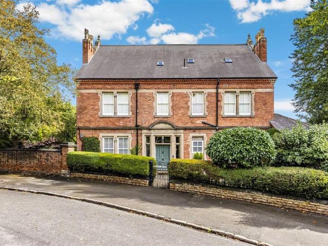 3 bedroom flat for sale