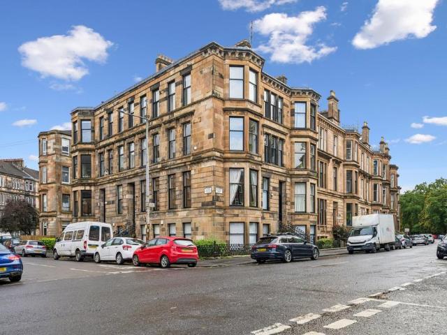 3 bedroom flat for sale