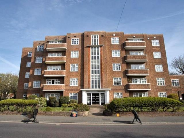3 bedroom flat for sale