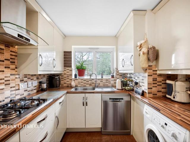 3 bedroom flat for sale