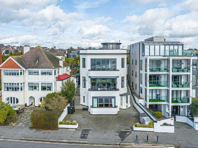 3 bedroom flat for sale