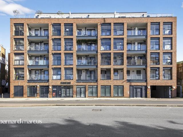 3 bedroom flat for sale