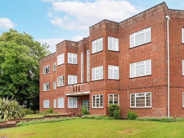 3 bedroom flat for sale