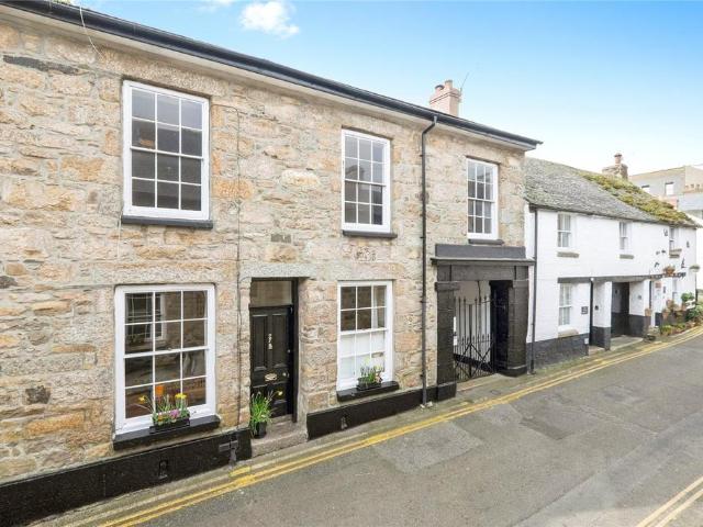 3 bedroom flat for sale