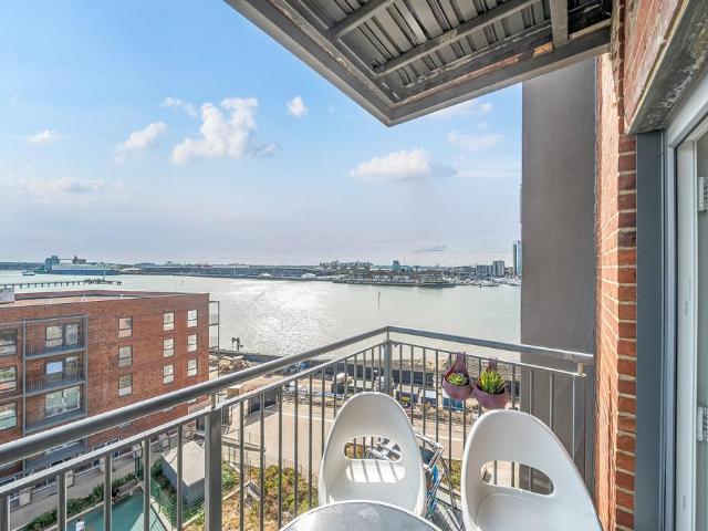 3 bedroom flat for sale