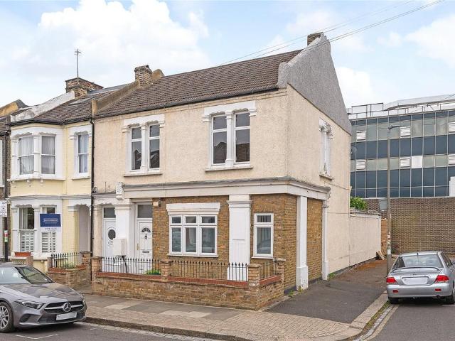 3 bedroom flat for sale