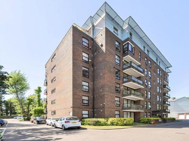 3 bedroom flat for sale