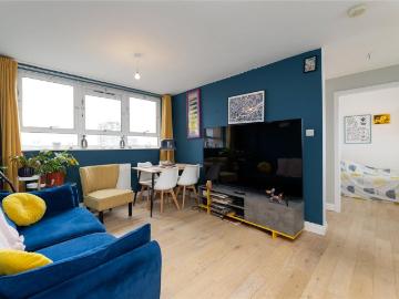 3 bedroom flat for sale