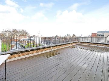 3 bedroom flat for sale