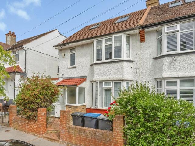 3 bedroom flat for sale