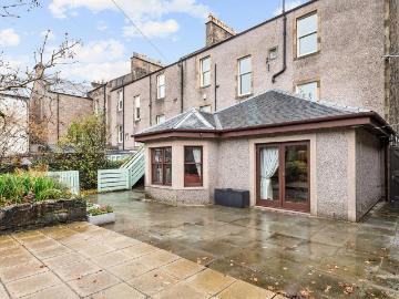 3 bedroom flat for sale
