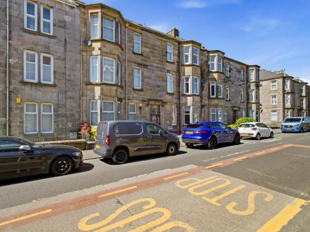 3 bedroom flat for sale