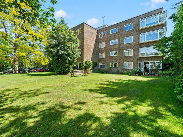 3 bedroom flat for sale