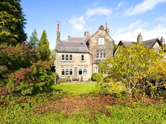 3 bedroom flat for sale