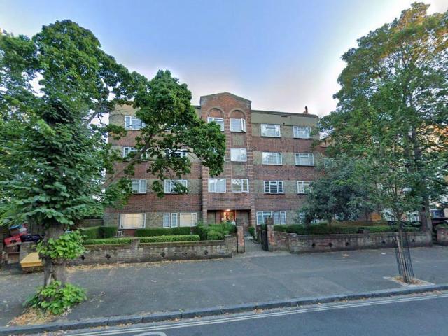 3 bedroom flat for sale