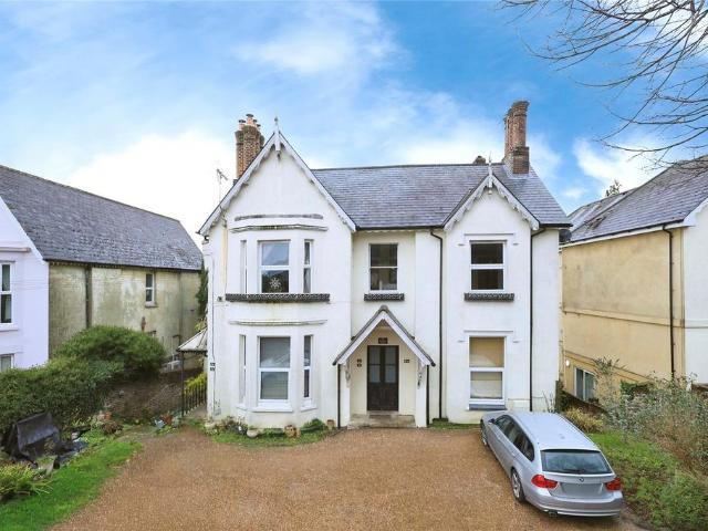 3 bedroom flat for sale