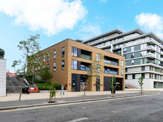 3 bedroom flat for sale