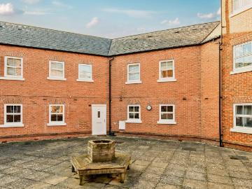 3 bedroom flat for sale