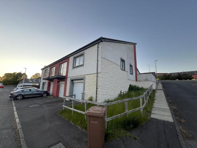 3 bedroom flat for sale
