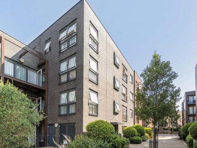 3 bedroom flat for sale