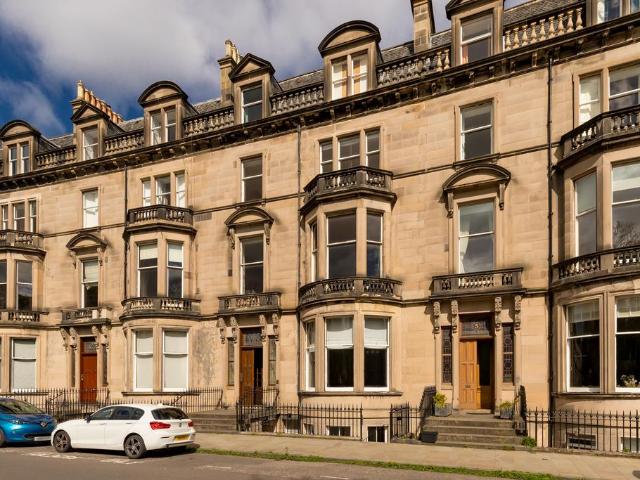 3 bedroom flat for sale