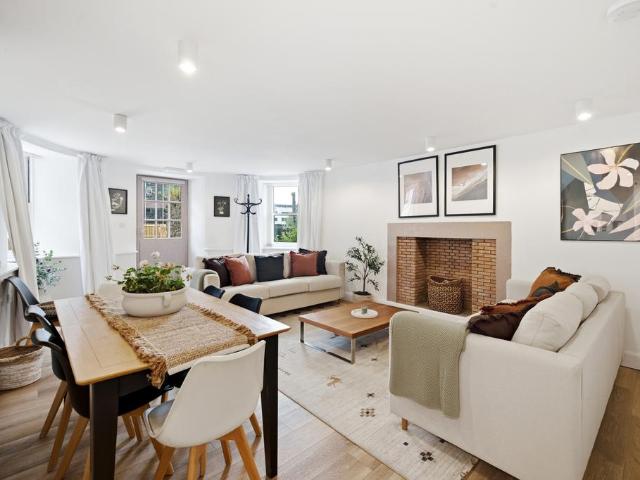 3 bedroom flat for sale