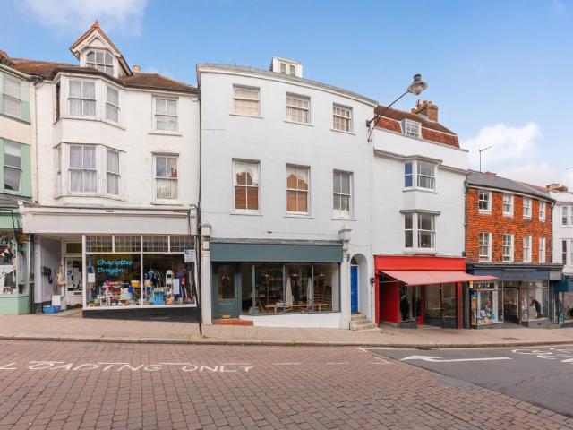 3 bedroom flat for sale