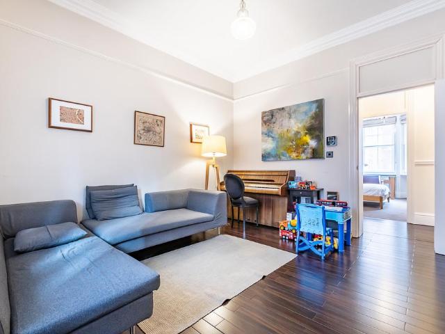 3 bedroom flat for sale