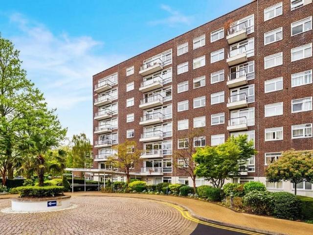 3 bedroom flat for sale