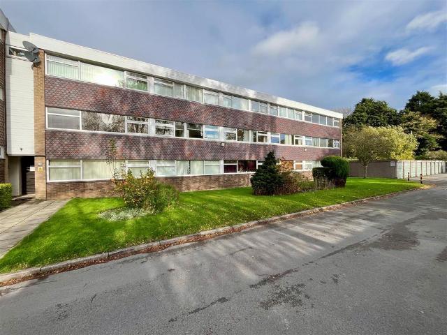 3 bedroom flat for sale