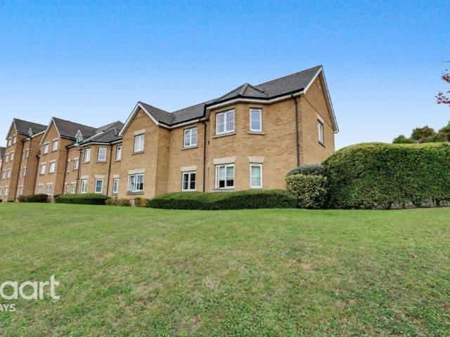 3 bedroom flat for sale