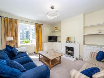 3 bedroom flat for sale
