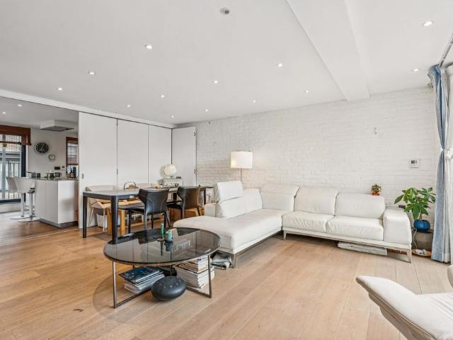 3 bedroom flat for sale