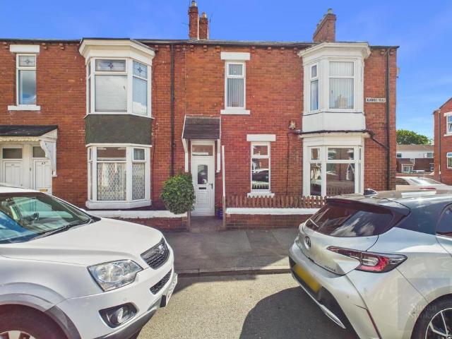 3 bedroom flat for sale