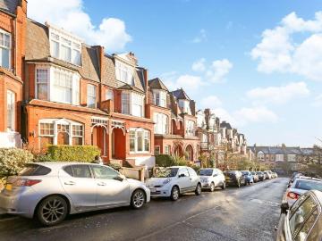 3 bedroom flat for sale
