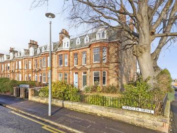 3 bedroom flat for sale