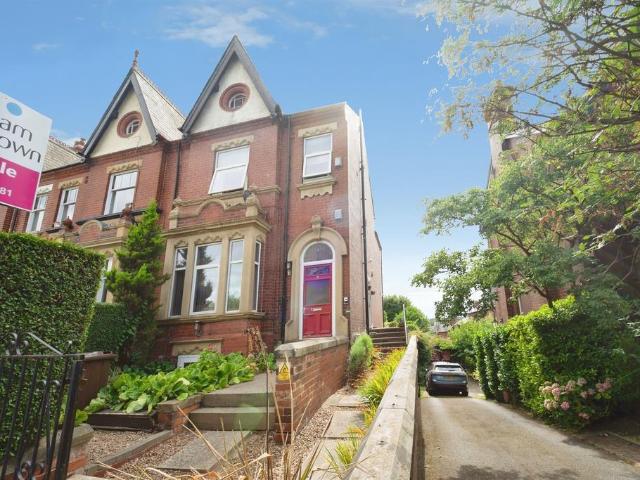 3 bedroom flat for sale