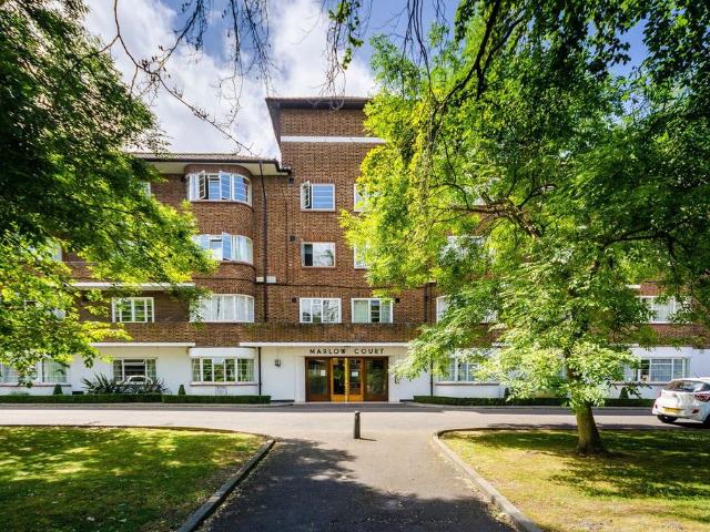 3 bedroom flat for sale